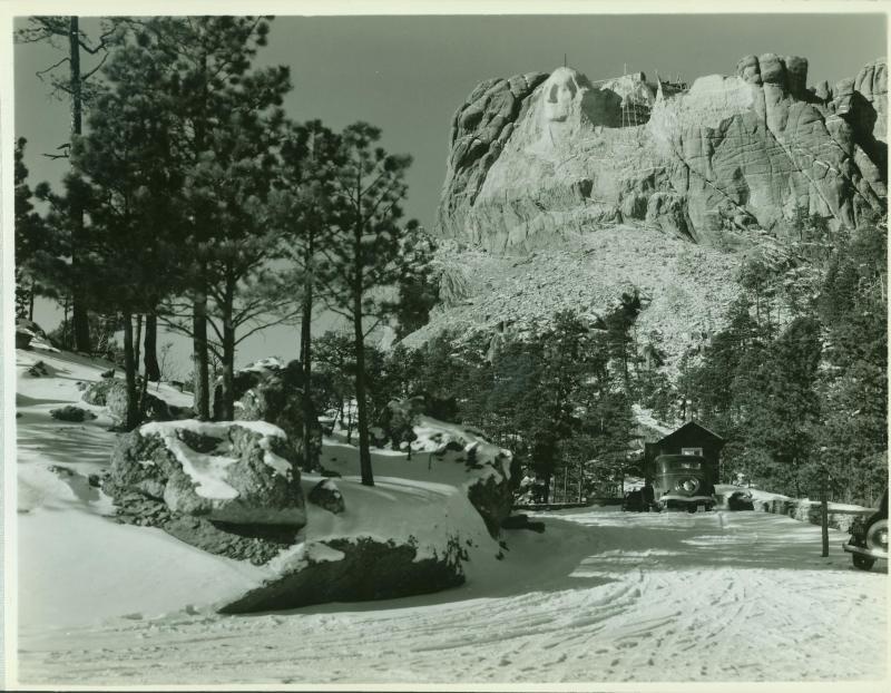 Mount-Rushmore/800x600_Mount_Rushmore construction 14.jpg